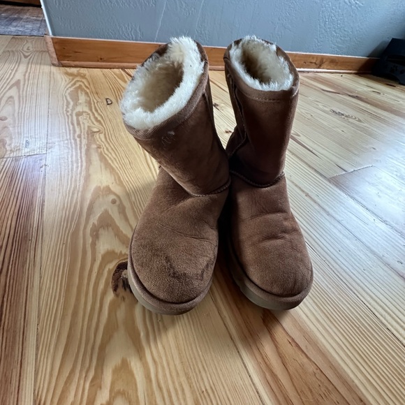 Ugg classic short  brown bootie size 7 - Picture 1 of 7